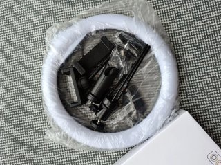 Luz circular LED con soporte móvil