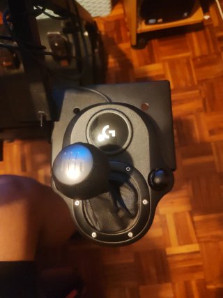 Volante Logitech PS4 nuevo con palanca de cambio