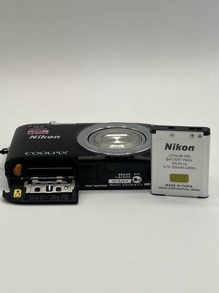 Fotocamera NIKON COOLPIX S2700 Nero da 16