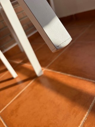 2 sillas con brazo ligeras color blanco apilables
