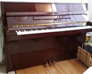 Piano Yamaha C109
