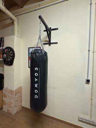 Saco de boxeo Domyos negro con soporte