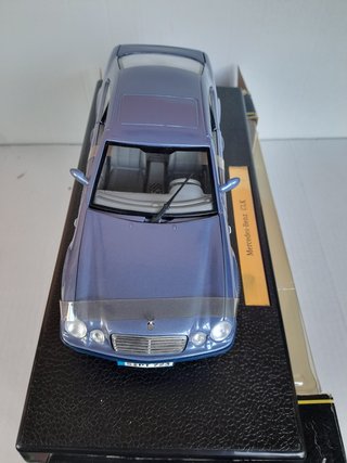 1/18 MODELLO MERCEDES BENZ CLK NO BURAGO