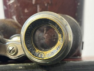 Anteojos franceses de hierro y cuero siglo XX