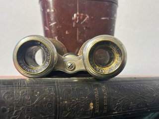 Anteojos franceses de hierro y cuero siglo XX