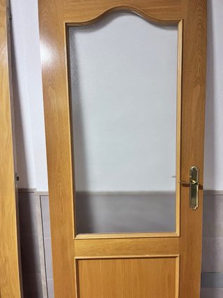SE REGALAN Puertas de madera con cristal