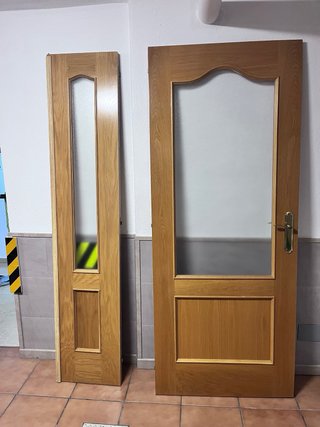SE REGALAN Puertas de madera con cristal