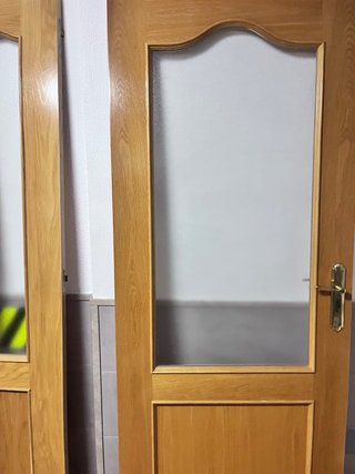 SE REGALAN Puertas de madera con cristal