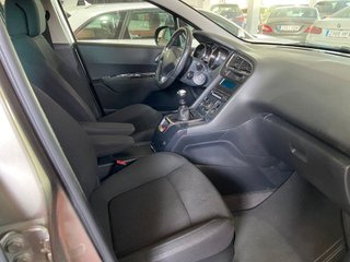 Peugeot 5008 1.6 HDI STYLE 7 PLAZAS 2015