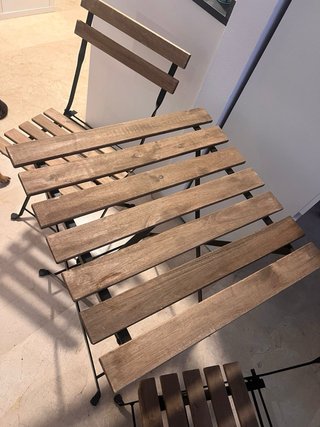 Conjunto mesa y 2 sillas plegables madera