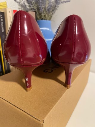 Zapatos de tacón burdeos