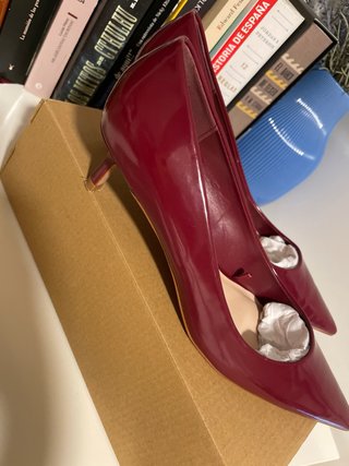 Zapatos de tacón burdeos