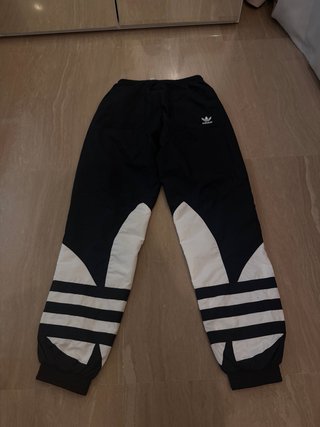 Pantalón chándal Adidas negro y blanco
