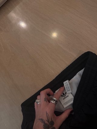 Pantalón chándal Adidas negro y blanco