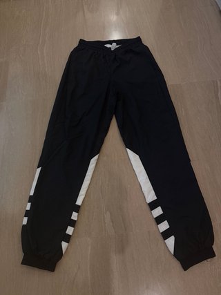 Pantalón chándal Adidas negro y blanco