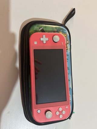 Nintendo Switch Lite Coral + Funda Animal Crossing