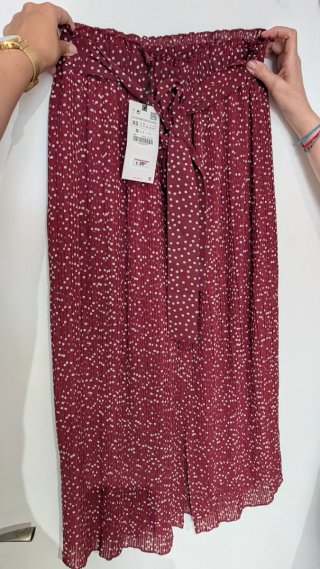 Falda midi Zara plisada lunares