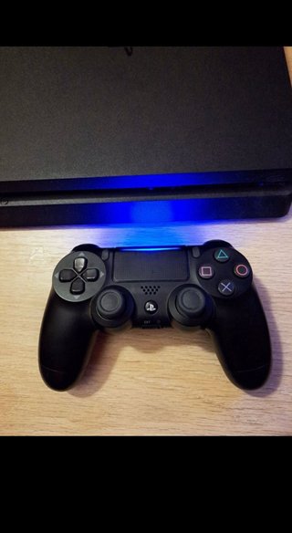 Consola PS4 Slim Negra + Mando