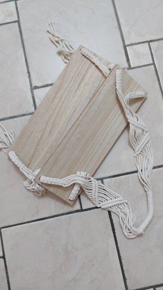 Mensola in legno con corda macramè