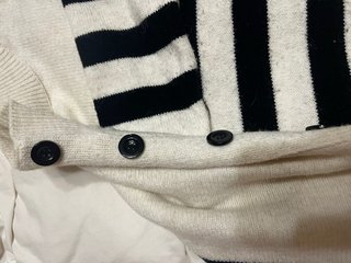 Jersey cuello alto rayas blanco y negro