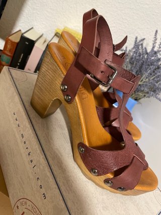 Sandalias de piel marrones