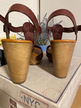 Sandalias de piel marrones