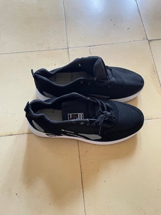 Zapatillas deportivas negras  talla 43