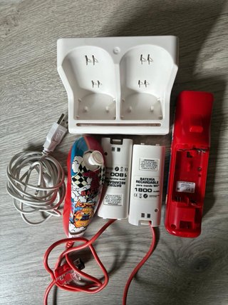 Mando Wii Cars + base y Baterías Recargables