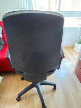 Silla de oficina giratoria negra