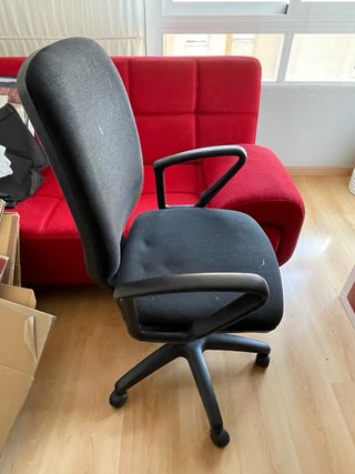 Silla de oficina giratoria negra
