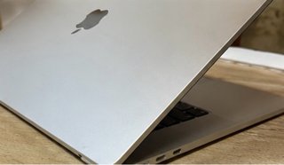 MacBook Air 15” M2 256GB SSD 8GB RAM