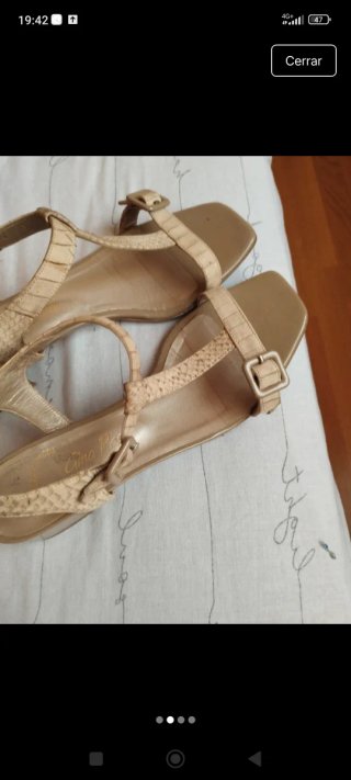 Sandalias beige para pies finos