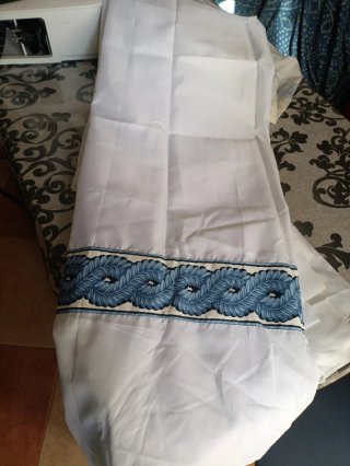 Cortina de Baño Decorativa Azul y Blanca.dos patas