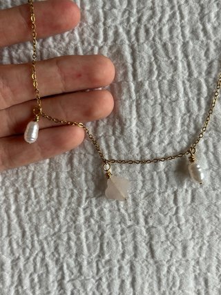 Collar con colgante de perlas y cuarzo