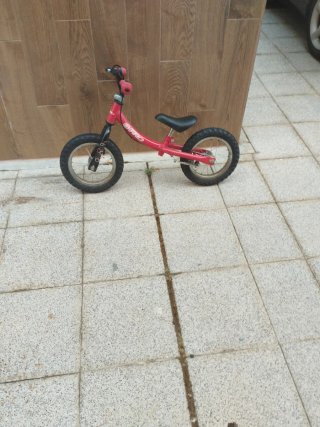 Bicicleta infantil roja