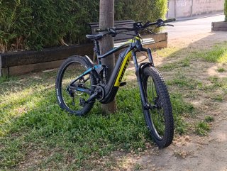 Bicicleta Eléctrica Giant fluor Seminueva 670km