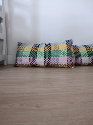 2 cojines decorativos tela multicolor.55x30