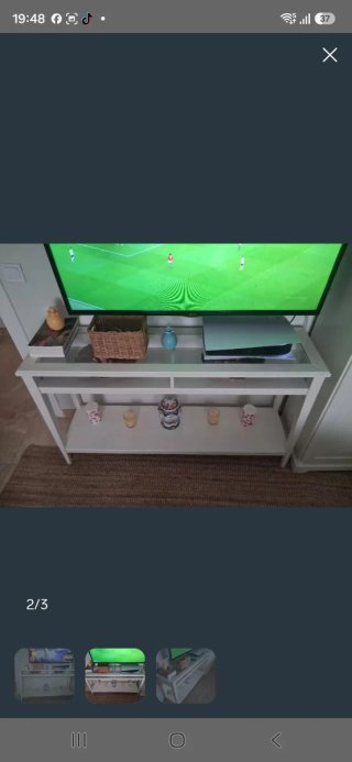 Consola de madera blanca