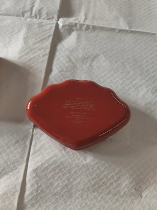 Estuche de maquillaje labios rojo