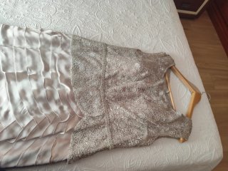 Vestido de fiesta beige y rosa