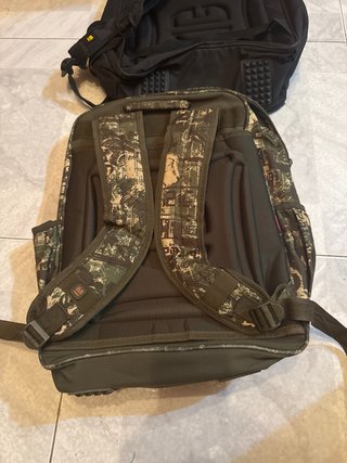 Mochila Negra y Amarilla