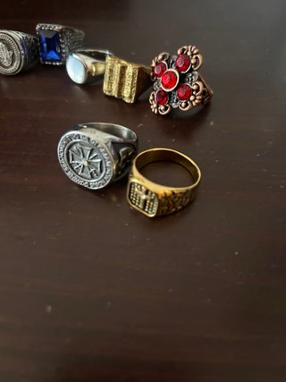 Lote de anillos varios tamaños modelos.