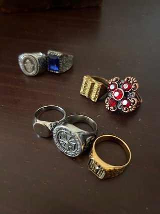 Lote de anillos varios tamaños modelos.