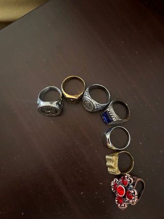 Lote de anillos varios tamaños modelos.