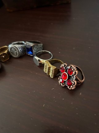Lote de anillos varios tamaños modelos.