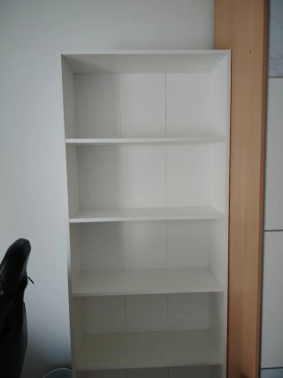 Estantería blanca de madera