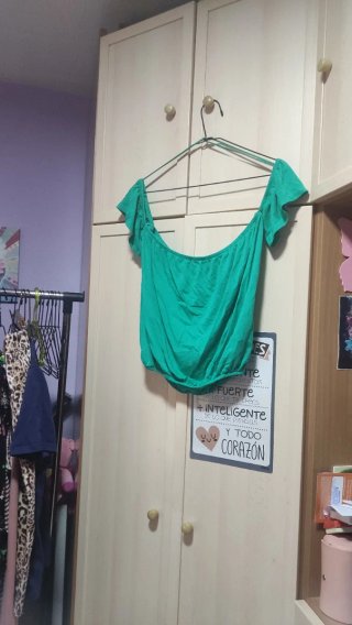 Top verde escotado talla L