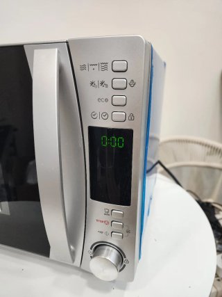 Microondas Candy CookinApp — 700W, Smart