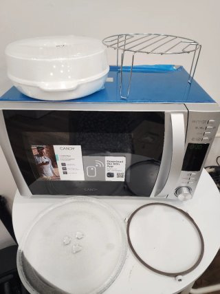 Microondas Candy CookinApp — 700W, Smart