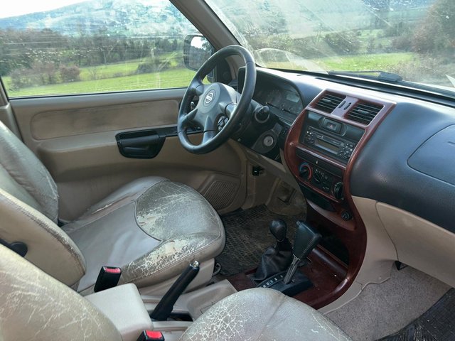 Nissan Terrano II LUXURY